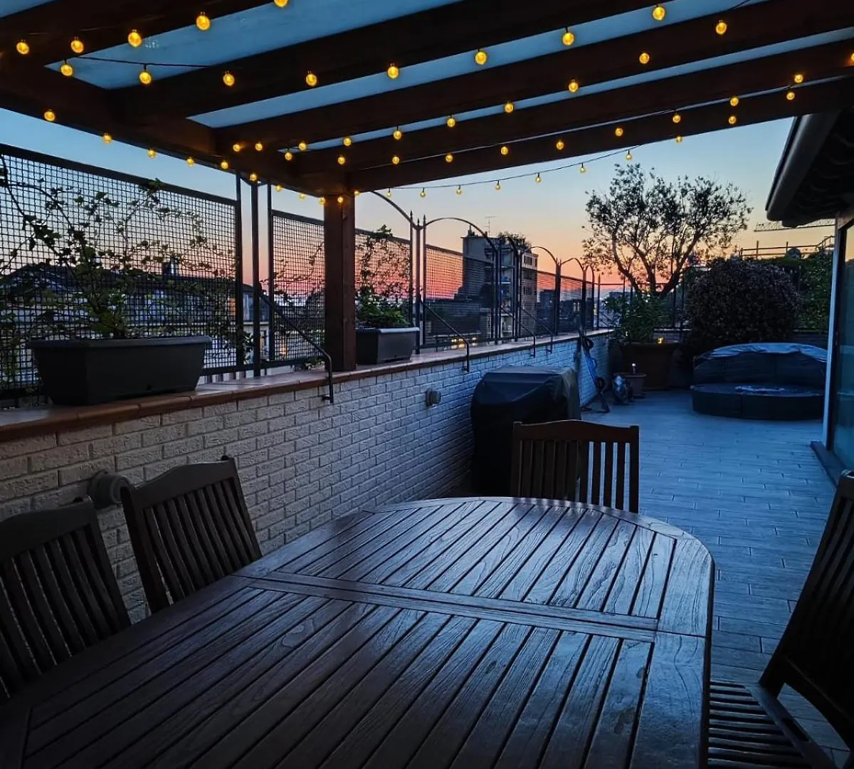 Rooftop Terrace - Elegante Attico Con Idromassaggio ميلان 0*,  إيطاليا
